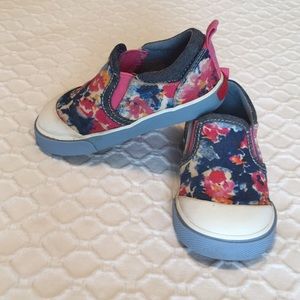 See Kia Run sneakers